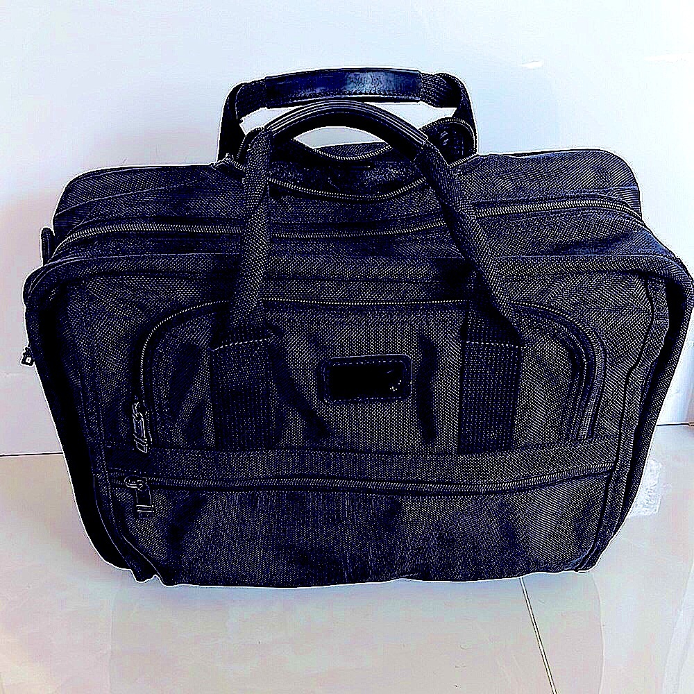 Tumi 17” Rolling Wheeled Laptop Briefcase Luggage Gem